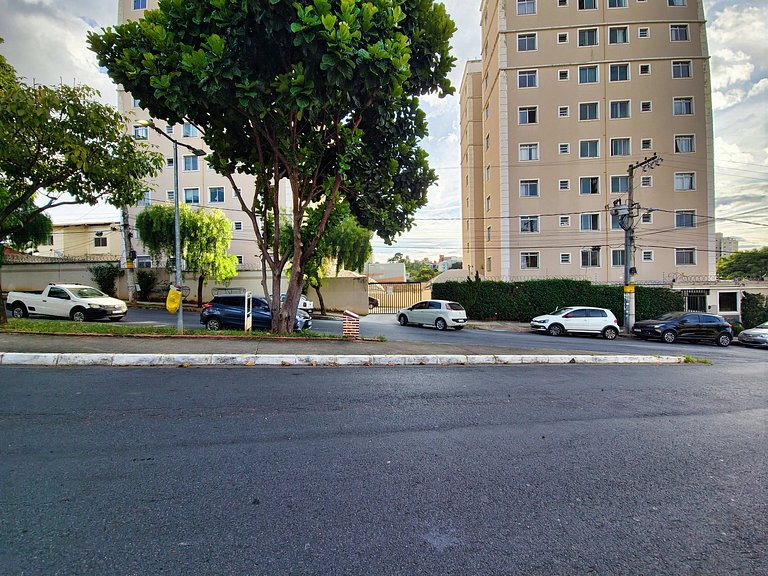 Apto com Ar, Suíte e Garagem